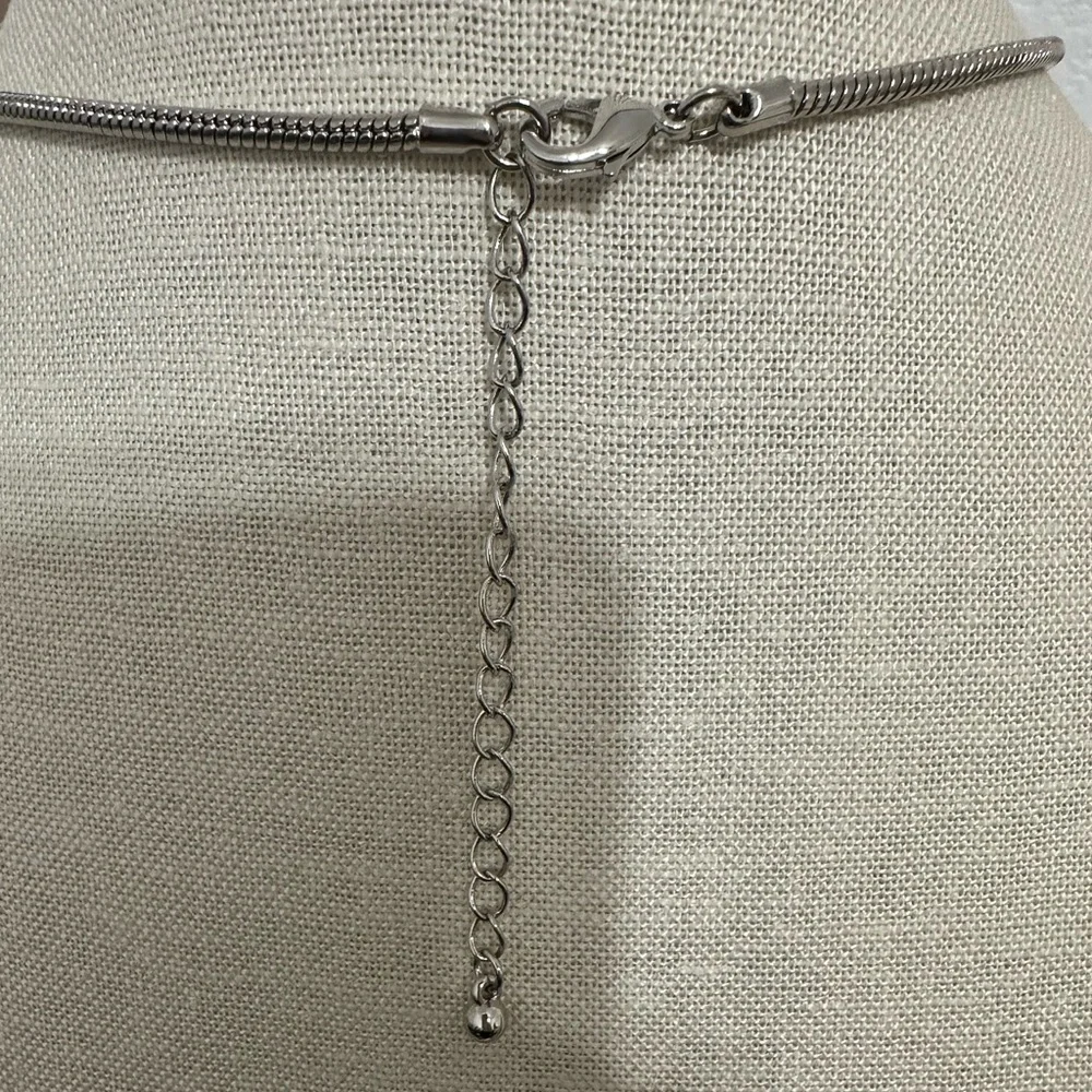 Statement necklace with brilliant blue and green enamel leaves - Picture 4 of 4